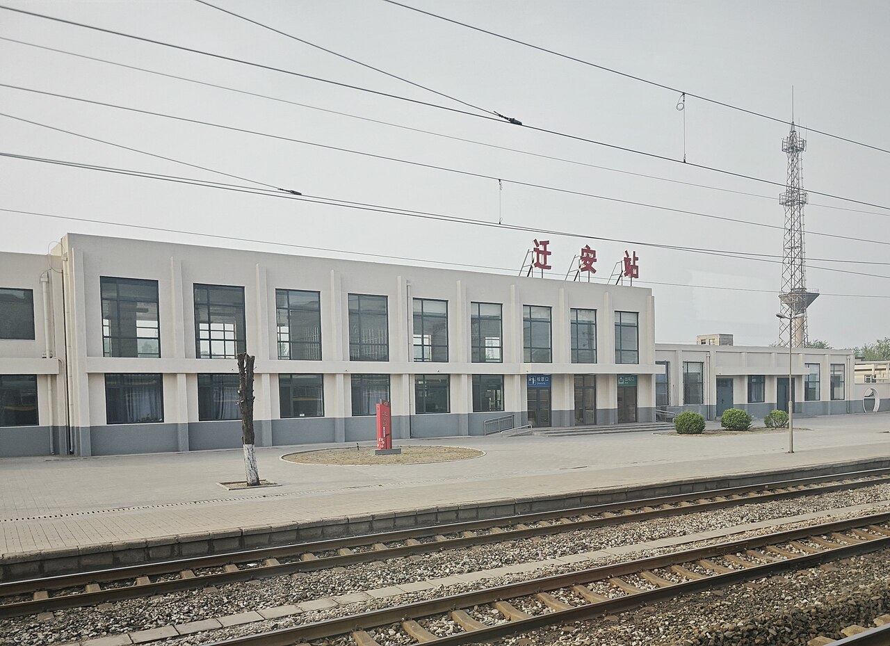 额尔古纳河畔俄罗斯村的木刻楞与小院